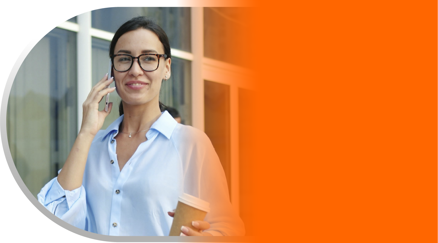 Mujer hablando por teléfono